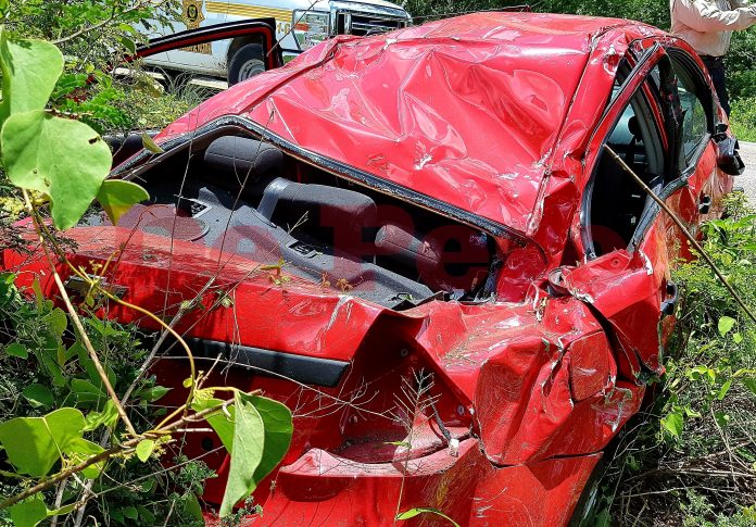 vuelcan franceses en carretera de Kinchil a Celestún