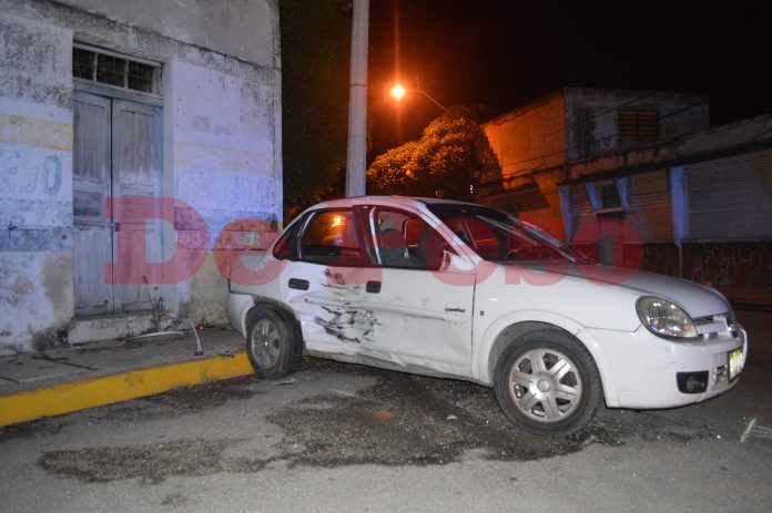 choca camioneta contra auto en Reforma