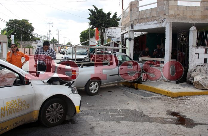 choque de vehiculos en colonia Delio Moreno de Mérida