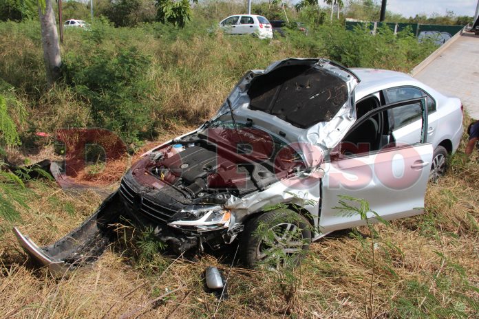 por esquivar choque vuelca en carretera Mérida Progreso