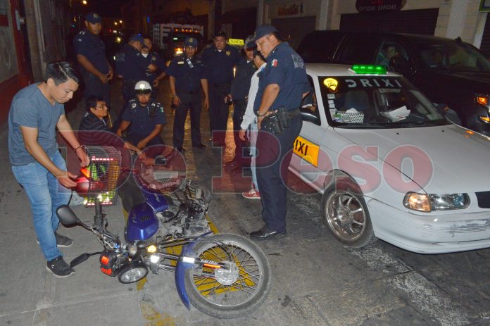 choque en moto contra taxi en centro de Mérida