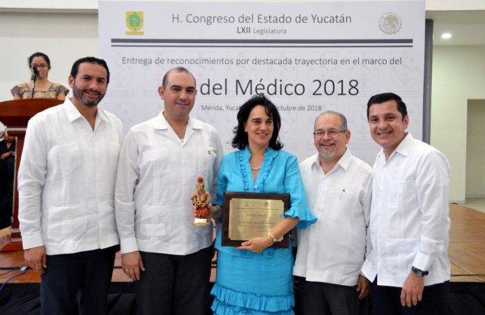 Reconoce el Congreso labor de médicos