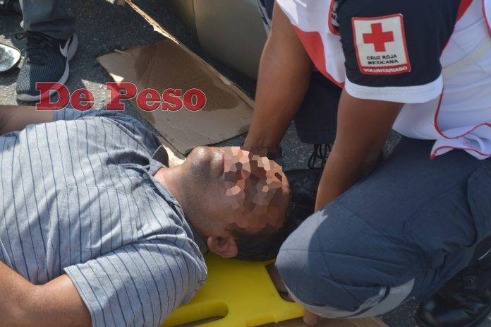 El motociclista lesionado prefirió esperar la llegada de la aseguradora.