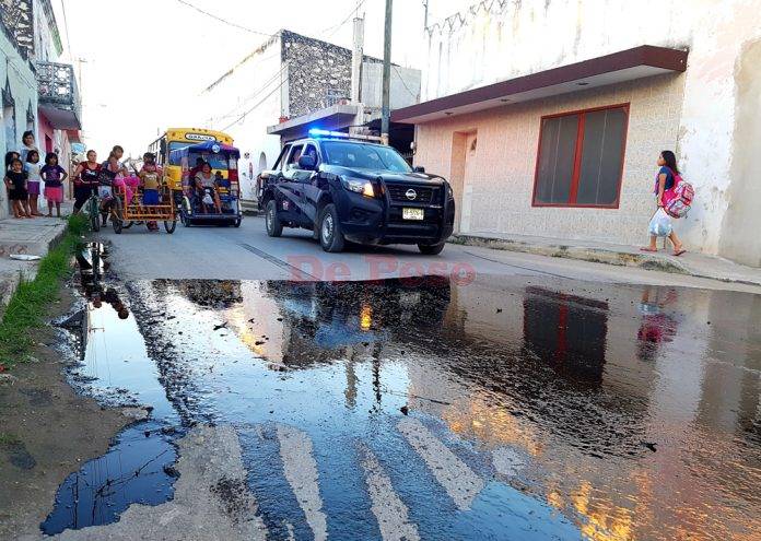 Troca tira tambo de aceite y provoca caos, en Kinchil