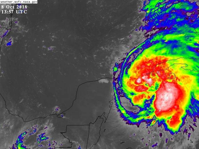 El 'Micky' se aleja tantito de Yucatán