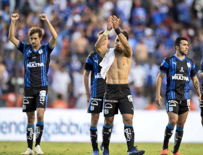 Sanvezzo y Ruiz hicieron los goles con los que Gallos Blancos agravó la crisis de resultados de Cruz Azul.