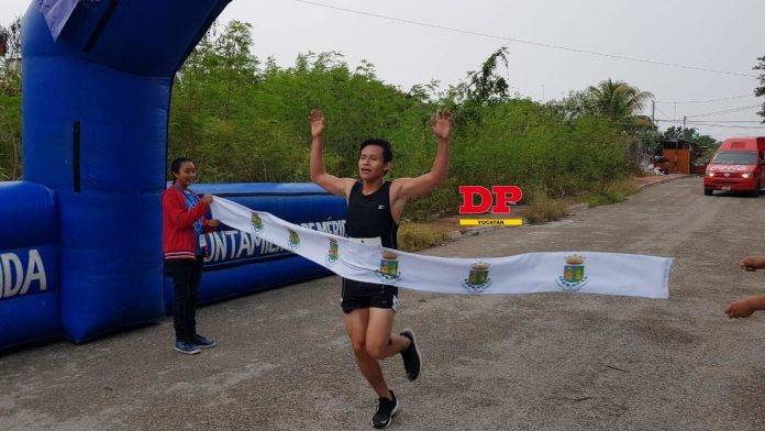 Manuel Caamal Cauich (foto) y Claudia Castro Covián ganaron en las dos categorías de la carrera por el noveno aniversario de fundación de la Uabic