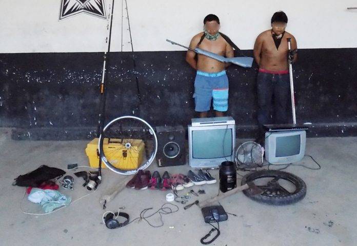 Par de hermanos rateros arrasaron con lo que encontraron en una casa de El Cuyo