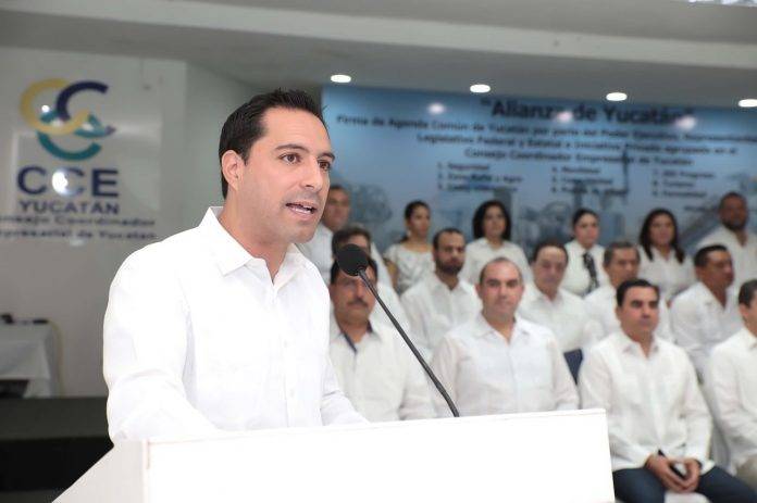 El gobernador Mauricio Vila Dosal, junto con representantes de cámaras empresariales, senadores, diputados federales y locales, suscribieron una agenda común por Yucatán.