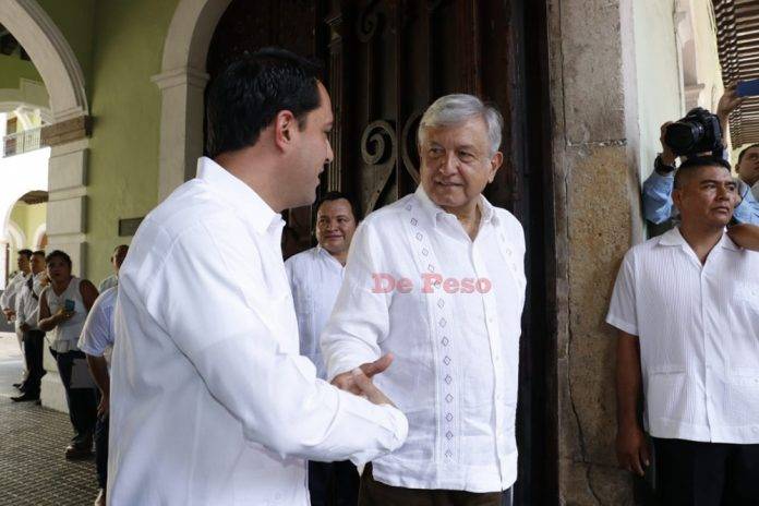 AMLO respalda a Vila en su política de austeridad