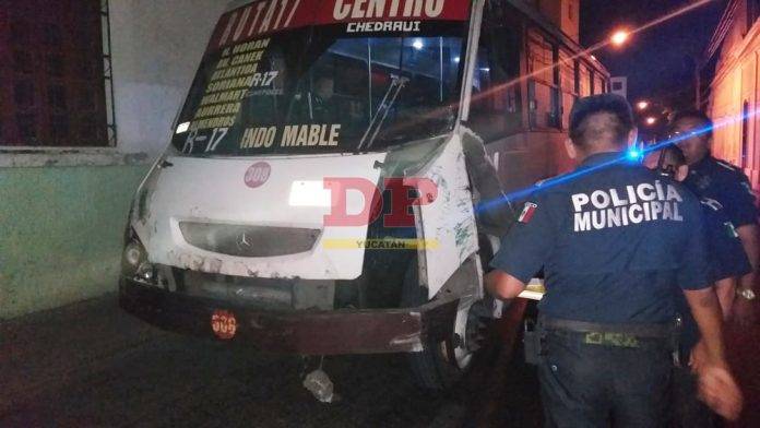 Se metió un poste en el camino de un camionero