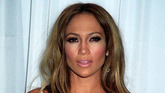 Jennifer Lopez vuelve a enloquecer a sus calenturientos fans.