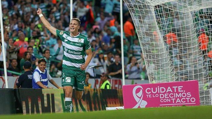 Julio Furch le dio a Santos los tres puntos y el liderato en LIga MX.