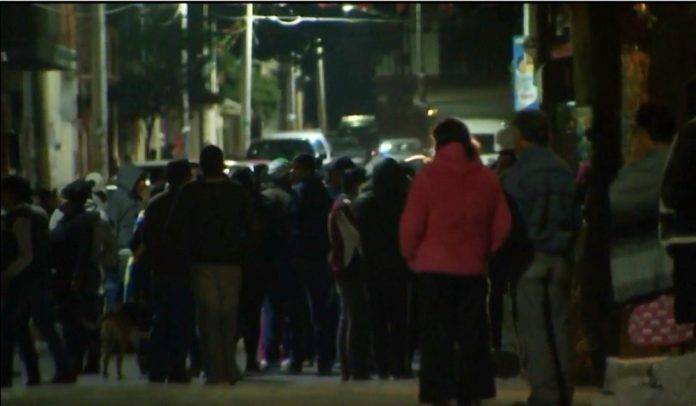 Linchan a 3 hombres por arrollar a una procesión