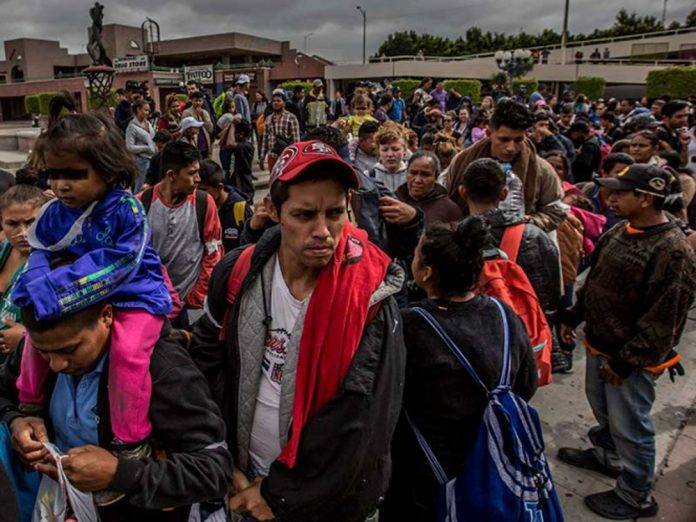 Confirman que en caravana migrante hay grupos delictivos