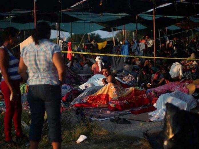 Migrantes piden al Gobierno que les den autobuses para llegar a la Ciudad de México