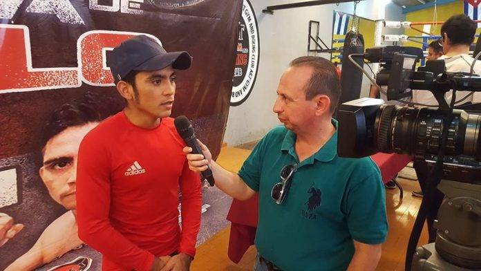 Alejandro Torre, cronista de SIPSE, entrevistando a Junior Granados.Alejandro Torre, cronista de SIPSE, entrevistando a Junior Granados.