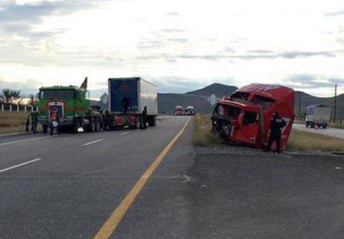 Vuelca tráiler en Chihuahua donde viajaban 20 migrantes hondureños