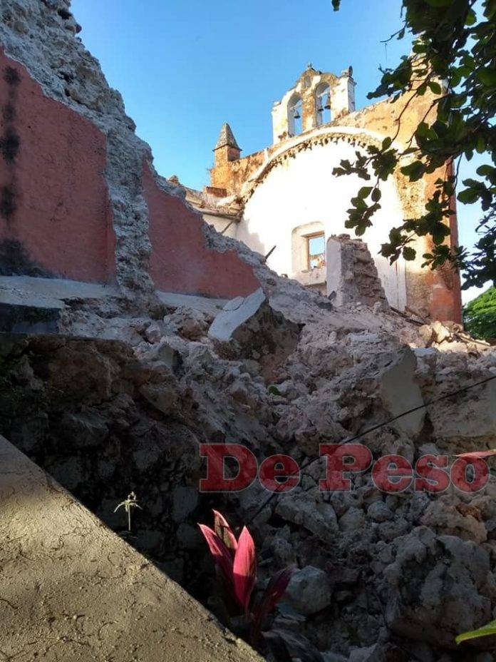 Un derrumbe en el templo religioso de Nabalam estuvo a punto de ser trágico.