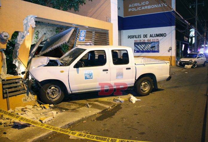 Empleados del INEGI provocan fuerte accidente en San José Vergel