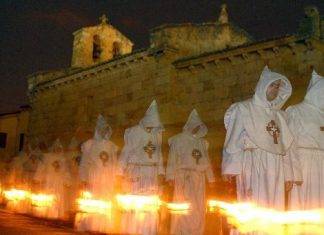 Enigmas: siguió a la procesión mortal y se llevaron su alma Enigmas: siguió a la procesión mortal y se llevaron su alma