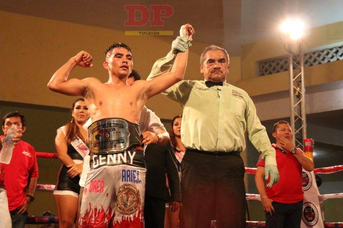 Con un gancho casi en el últiimo segundo,Junior Granados venció a 'Tejón' Mex y retuvo el título mosca.