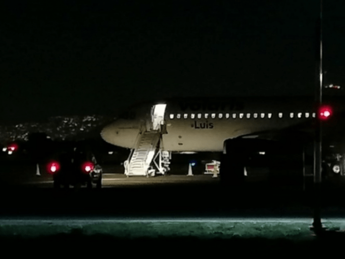Falsa amenaza de bomba obliga a desembarcar vuelo la 965 de Volaris