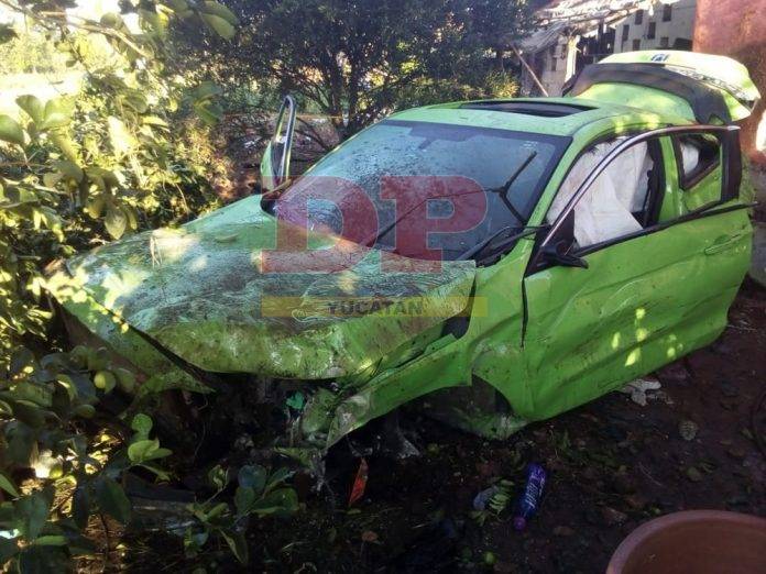 Persecución termina con auto volcado y un pasajero muerto