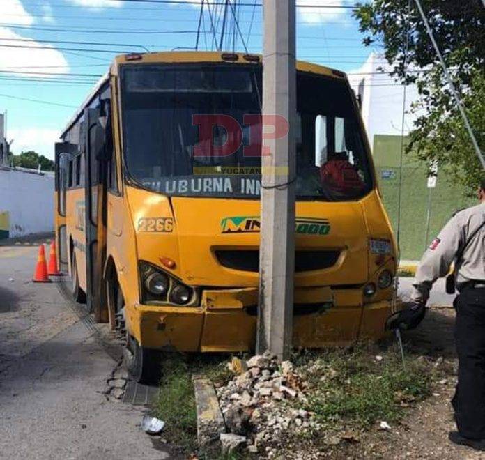 Aparatoso choque en Chuburná por culpa de un guiador 'cegatón'