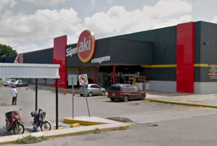 Viejito de 80 años murió chambeando en supermercado de Mérida