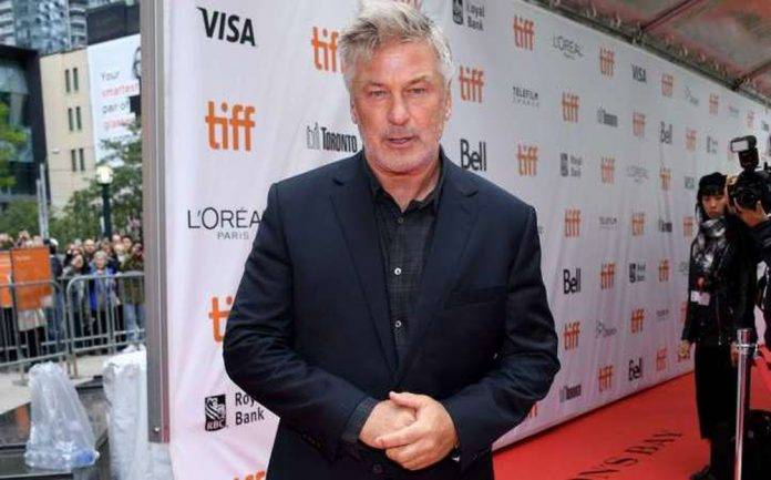 Arrestan a Alec Baldwin por pelear un lugar de estacionamiento
