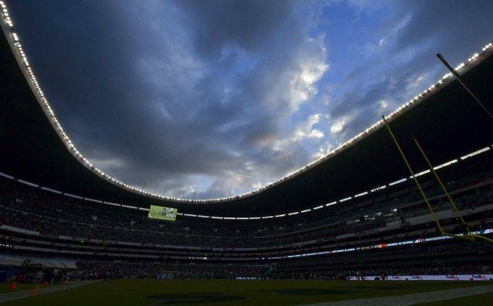 Mucho dinero se perdió por la cancelación del partido de NFL en el Estadio Azteca debido al mal estado del campo.