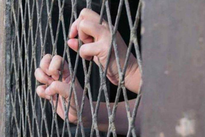 Está casi 30 años en prisión por abusar de su hijastra durante siete años