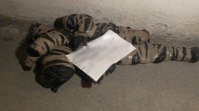Bultos con restos humanos fueron aventados a la calle, en el Edomex