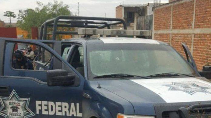 Sujetos armados atacan a federales. Uno murió