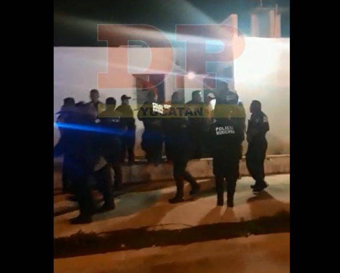 Desconocidos incendiaron una casa en Piedra de Agua, Umán (video)