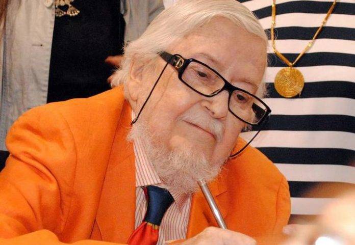 José Emilio Pacheco en 2015, cuando recibió un reconocimiento en la FILEY.José Emilio Pacheco en 2015, cuando recibió un reconocimiento en la FILEY.