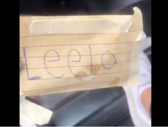 Nueva forma de acoso: le deja en el auto bolsita con jugo de caña