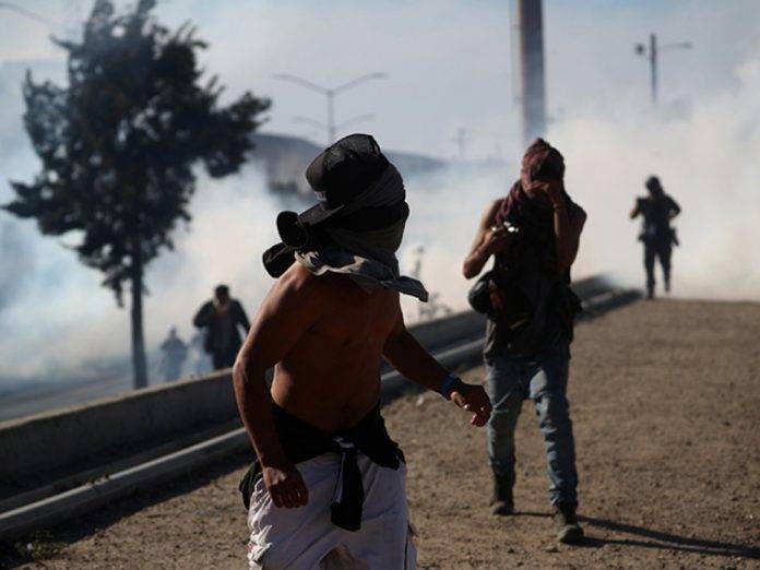 Migrantes que rompieron cerco en la frontera serán deportados