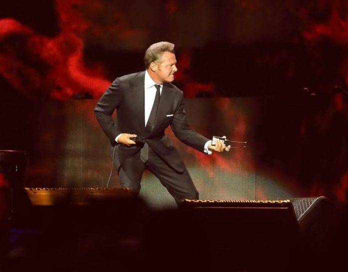 Chifliza y mentadas recibe Luismi en el Auditorio Nacional