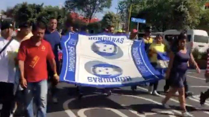 Migrantes exigen al menos 170 camiones para seguir su viaje hacia EU