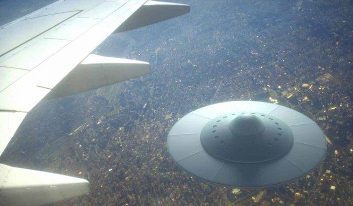 Pilotos en Irlanda reportan presencia de OVNIS