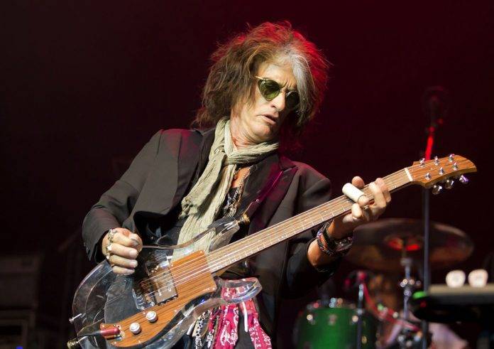 Hospitalizan de urgencia a Joe Perry, guitarrista de Aerosmith