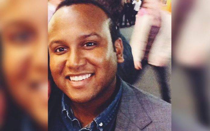 Maestro se suicida en un salón de clases en Texas