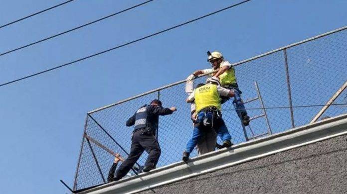 Rescatan a joven que quería suicidarse en Tepito (video)