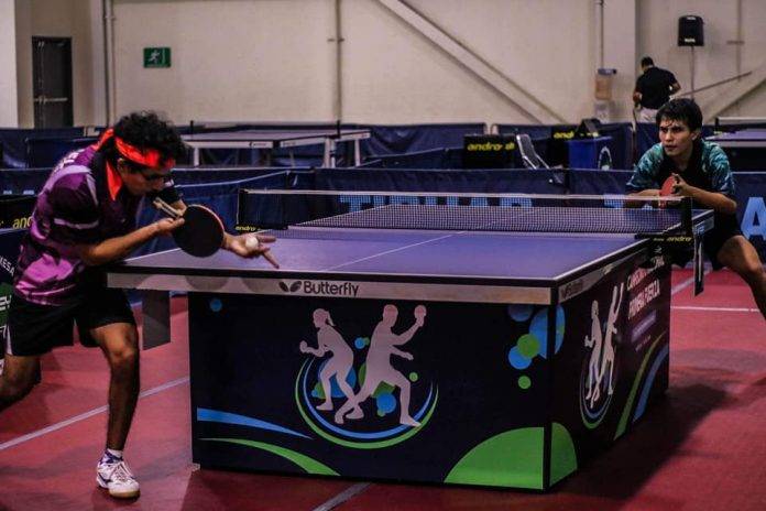 Ricardo Villa (fondo) y Miguel Lara representarán a Yucatán y a México en Chile.