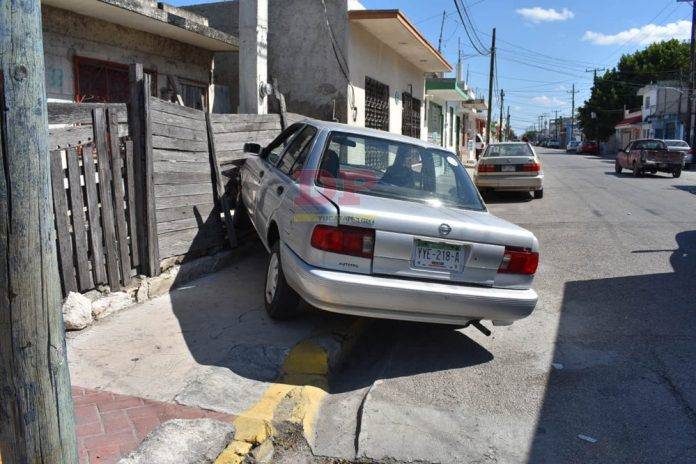 Guiador de 82 años no vio la señal de alto y chocó en calles de Progreso