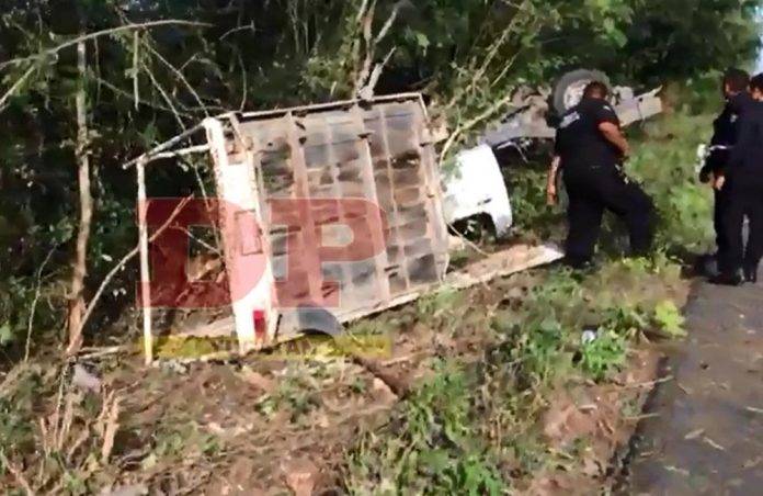 Conductor salió ileso de milagro luego de volcar
