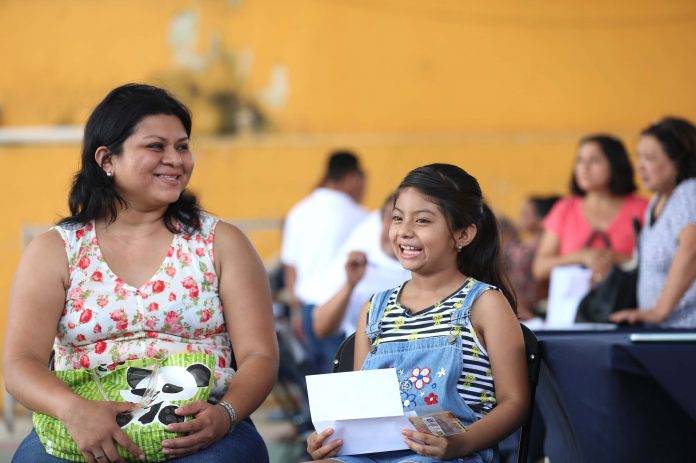 Pagan becas en el “puerto terrestre”