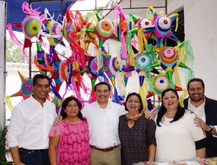 Renán Barrera entrega apoyos navideños